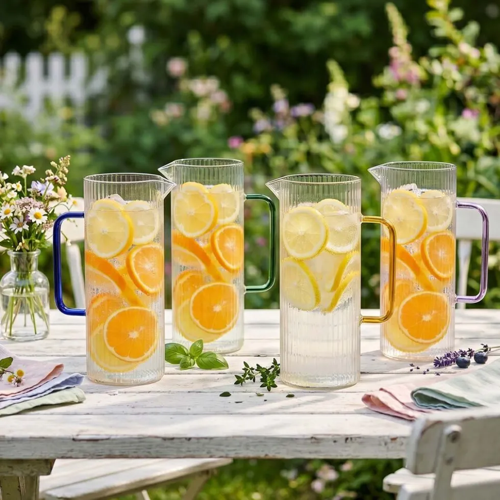 Dzbanek ryflowany Vialli Design Livio, 1,5 l, z żółtym uchem
