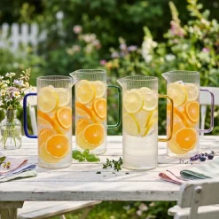 Dzbanek ryflowany Vialli Design Livio, 1,5 l, z zielonym uchem