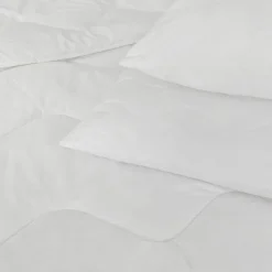 Kołdra 220 x 200 cm Sandby, biała mikrofibra