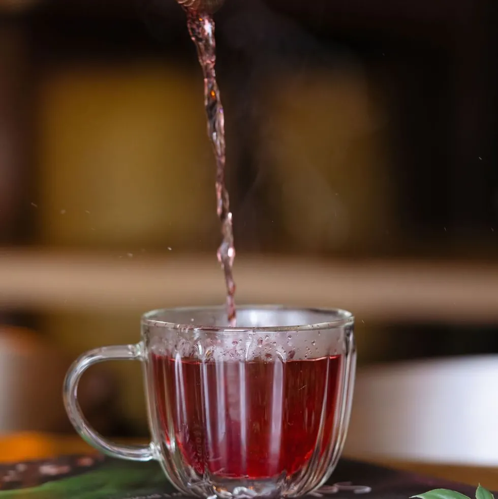 Komplet 2 filiżanek termicznych Vialli Design Tulip, 350 ml, z podwójną ścianką