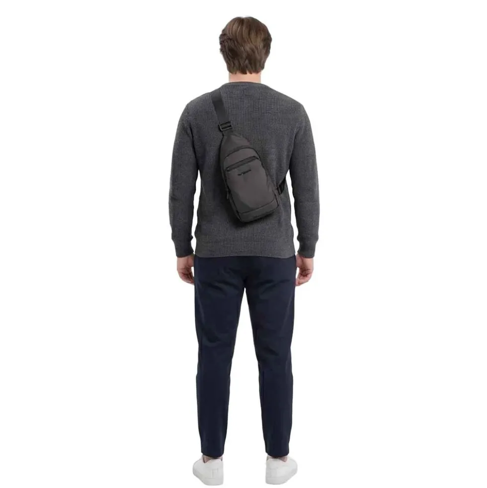 Torba męska crossbody Wings Brant BRT03, 17 x 6 x 35 cm, 3 l, czarna